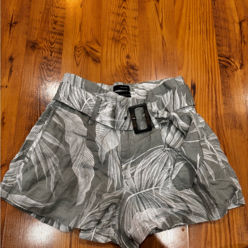 Tahari High Waist Gray Leaf Print Shorts